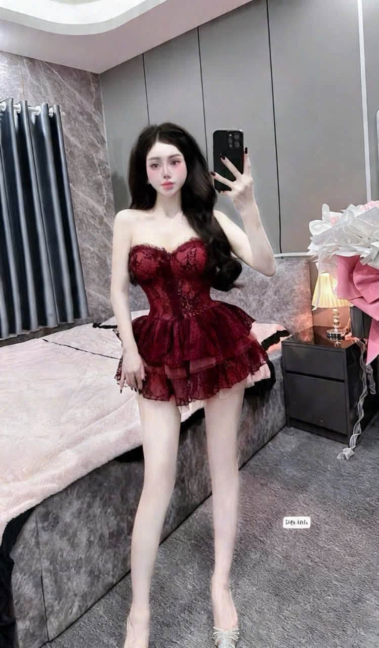 ลุคเกาะอกลูกไม้ แต่งระบาย